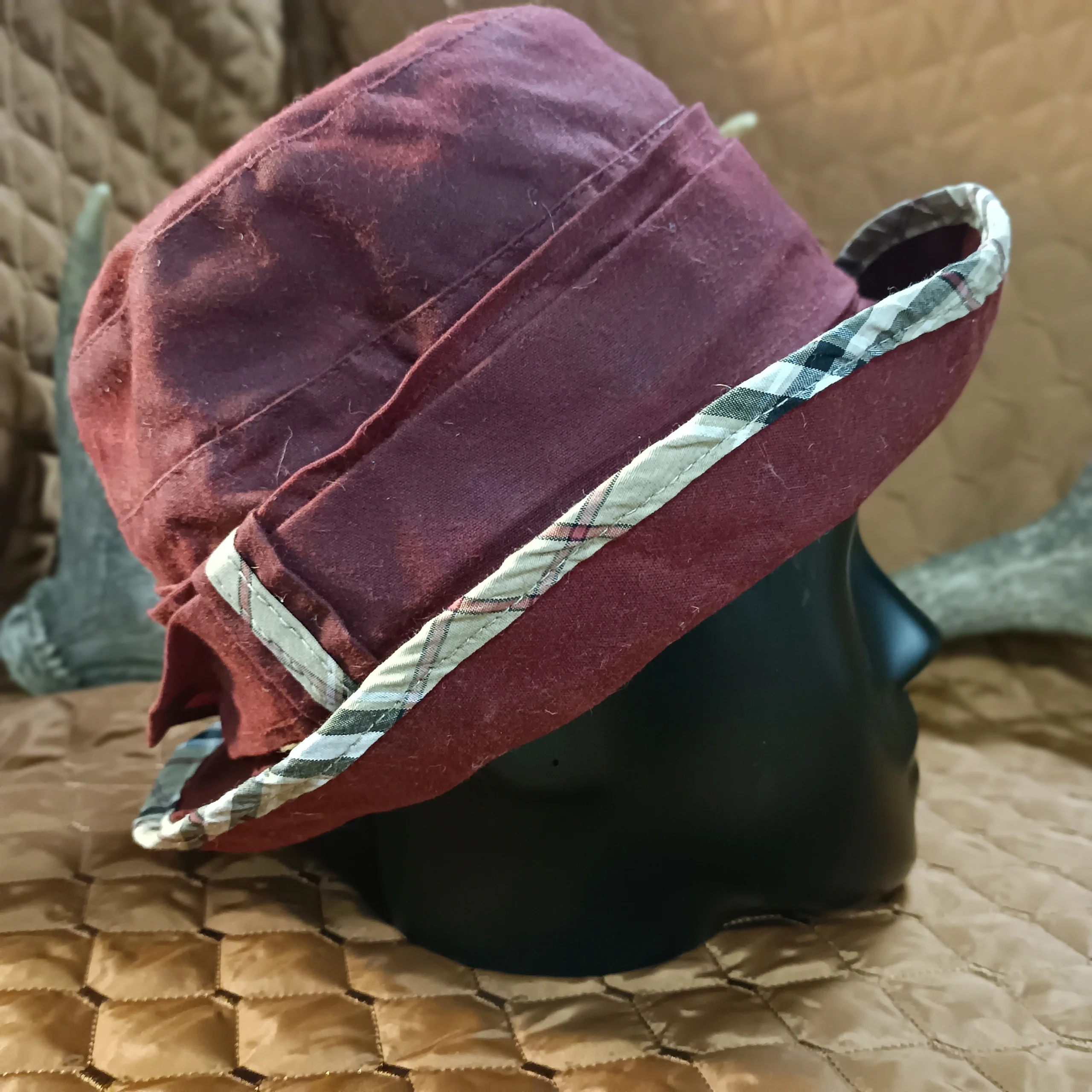 Chapeau coton huilée rouge bordeaux