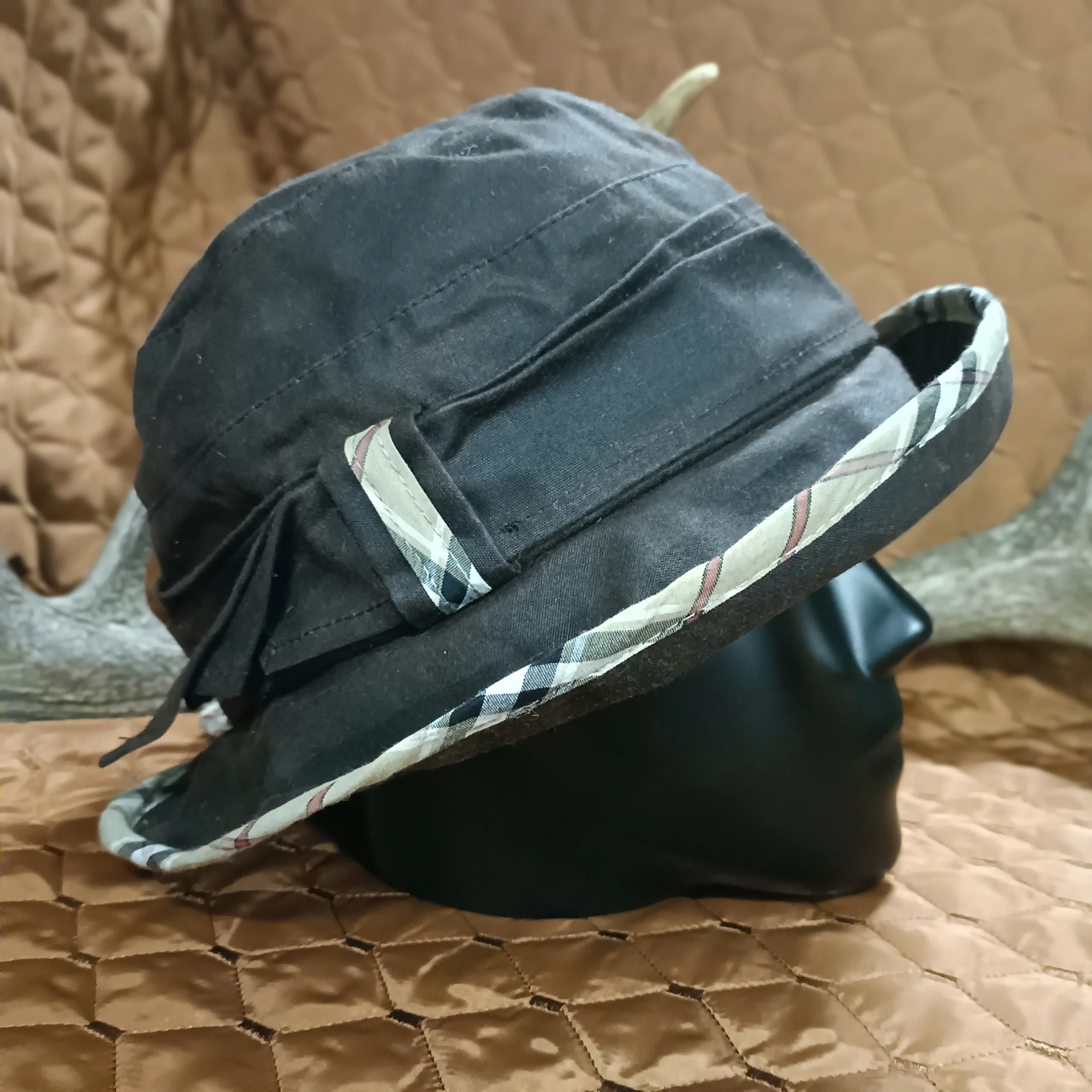 Chapeau conton huilée marron foncé